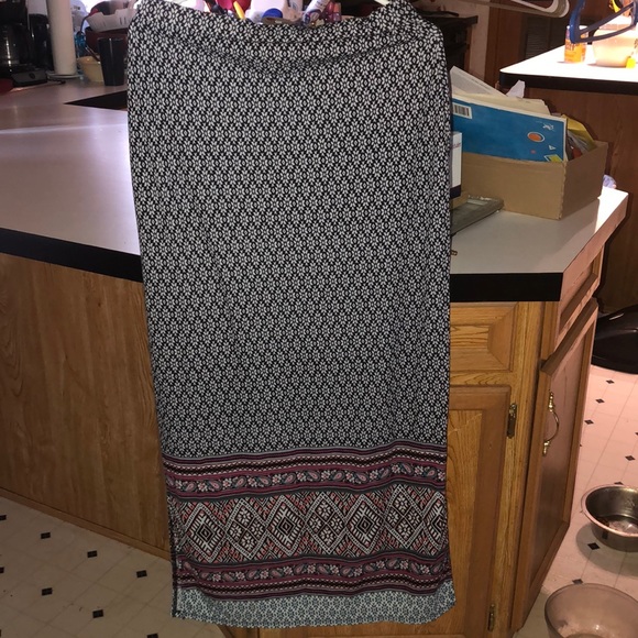 4/$35 Just be...skirt. Size medium. - Picture 1 of 2